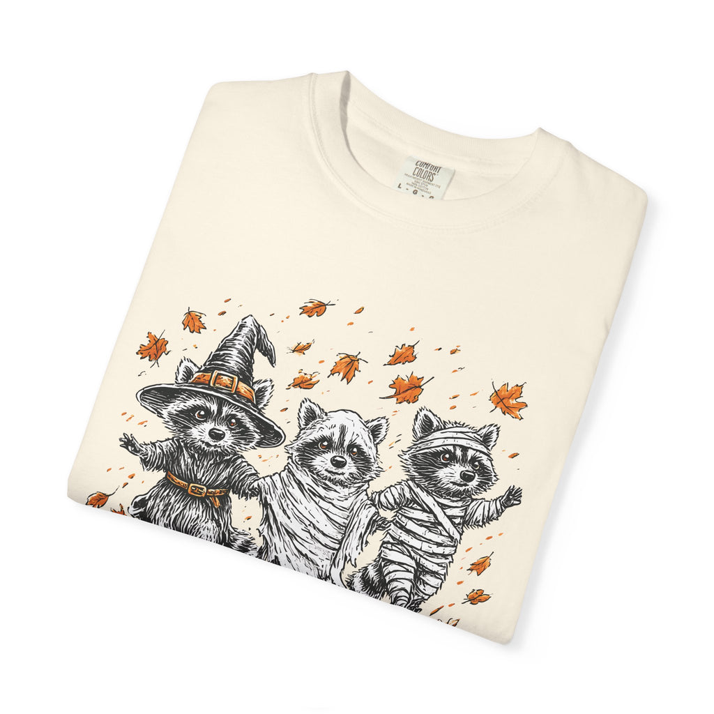 Cute Halloween Raccoon in costume t-shirt