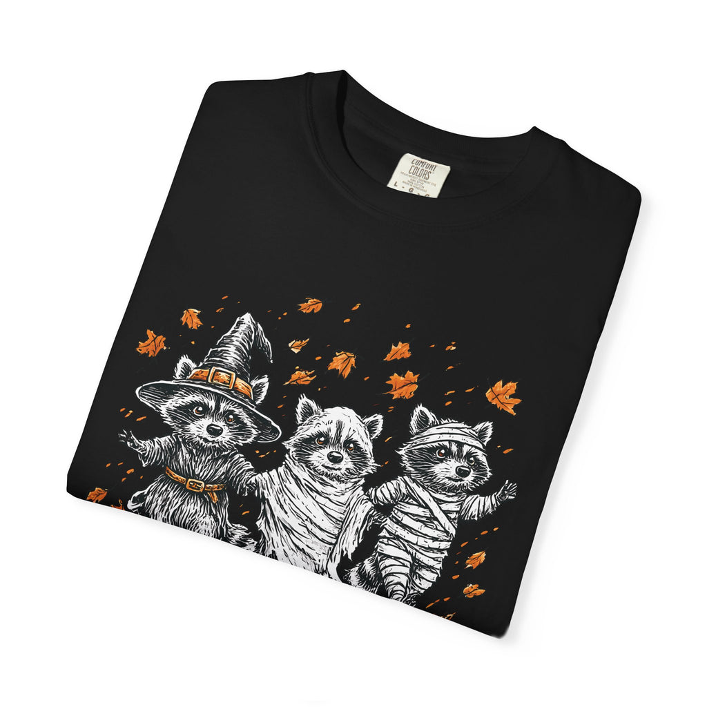 Cute Halloween Raccoon in costume t-shirt
